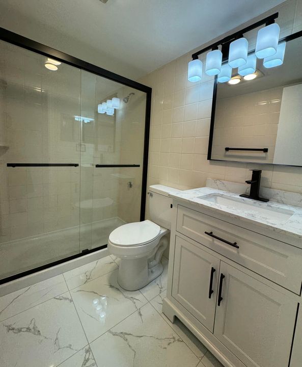 Active With Contract: $1,550 (2 beds, 1 baths, 798 Square Feet)