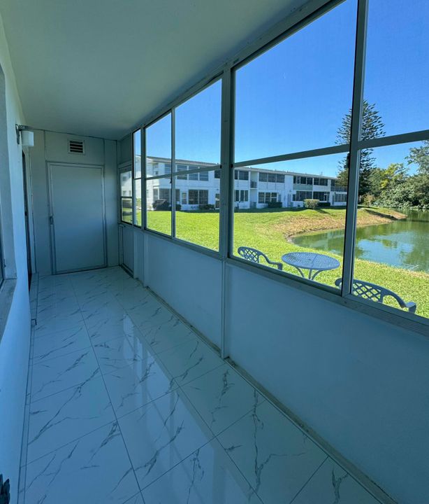 Active With Contract: $1,550 (2 beds, 1 baths, 798 Square Feet)