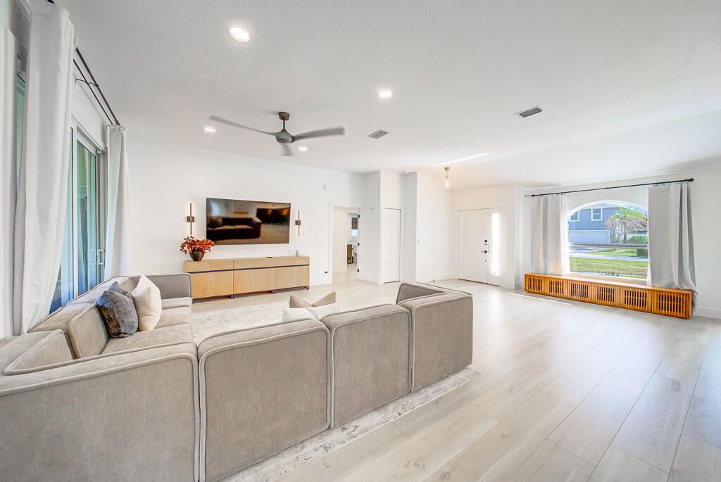 For Rent: $6,000 (3 beds, 2 baths, 2032 Square Feet)