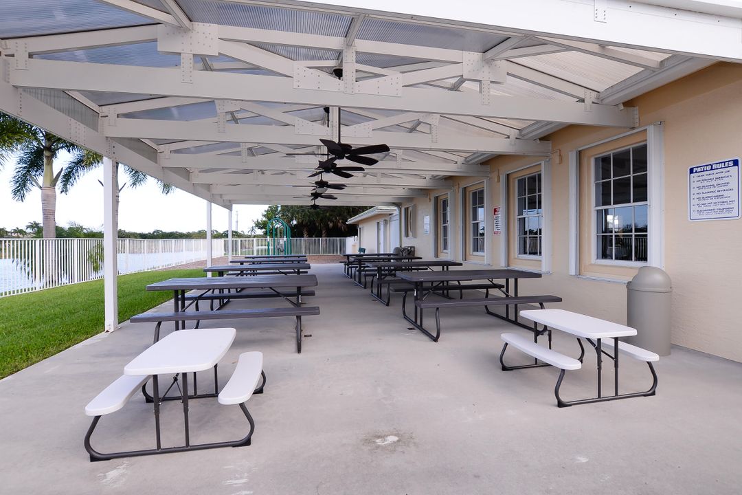 Active With Contract: $325,000 (3 beds, 2 baths, 1684 Square Feet)