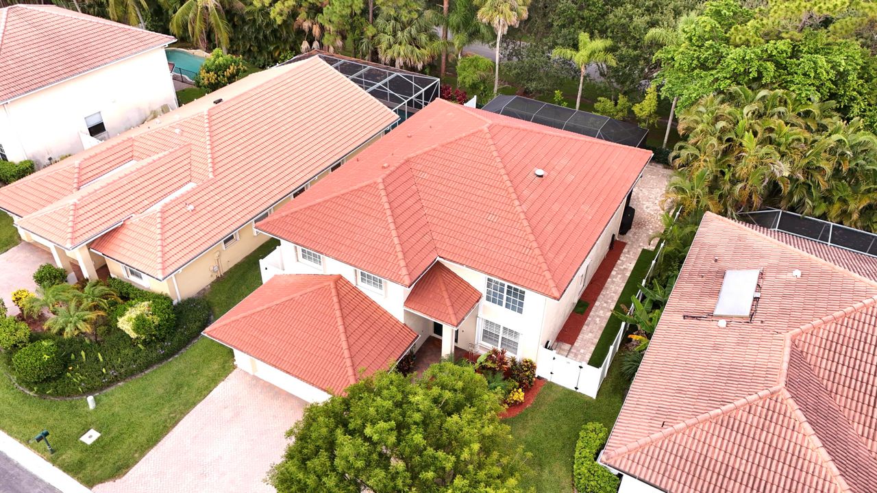 For Sale: $979,900 (6 beds, 3 baths, 2824 Square Feet)