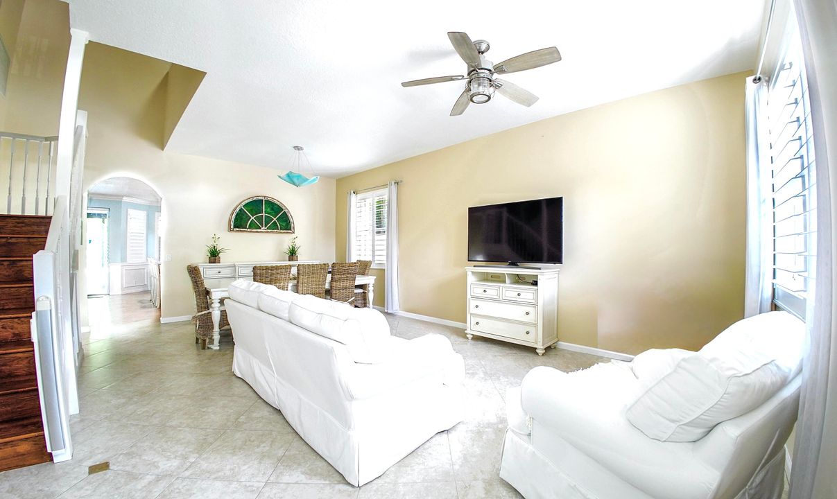 For Sale: $979,900 (6 beds, 3 baths, 2824 Square Feet)