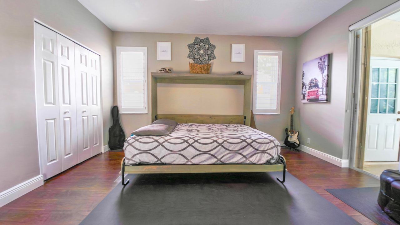 For Sale: $979,900 (6 beds, 3 baths, 2824 Square Feet)