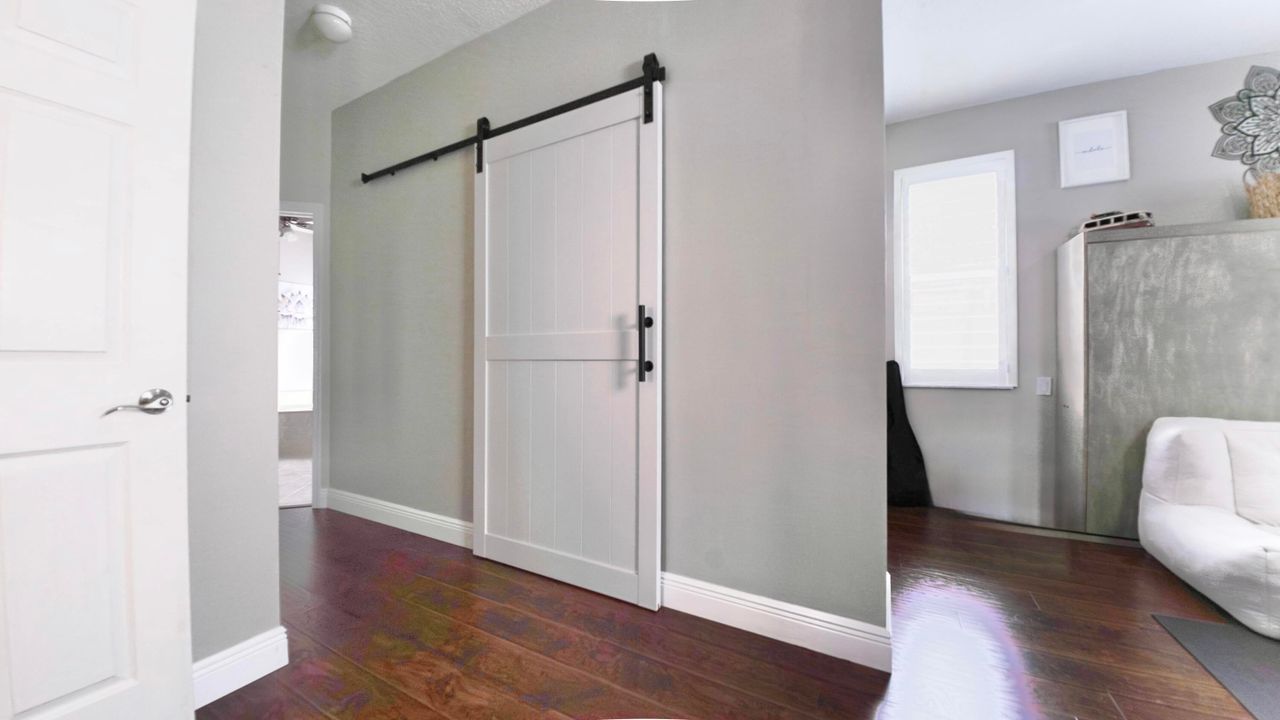 For Sale: $979,900 (6 beds, 3 baths, 2824 Square Feet)