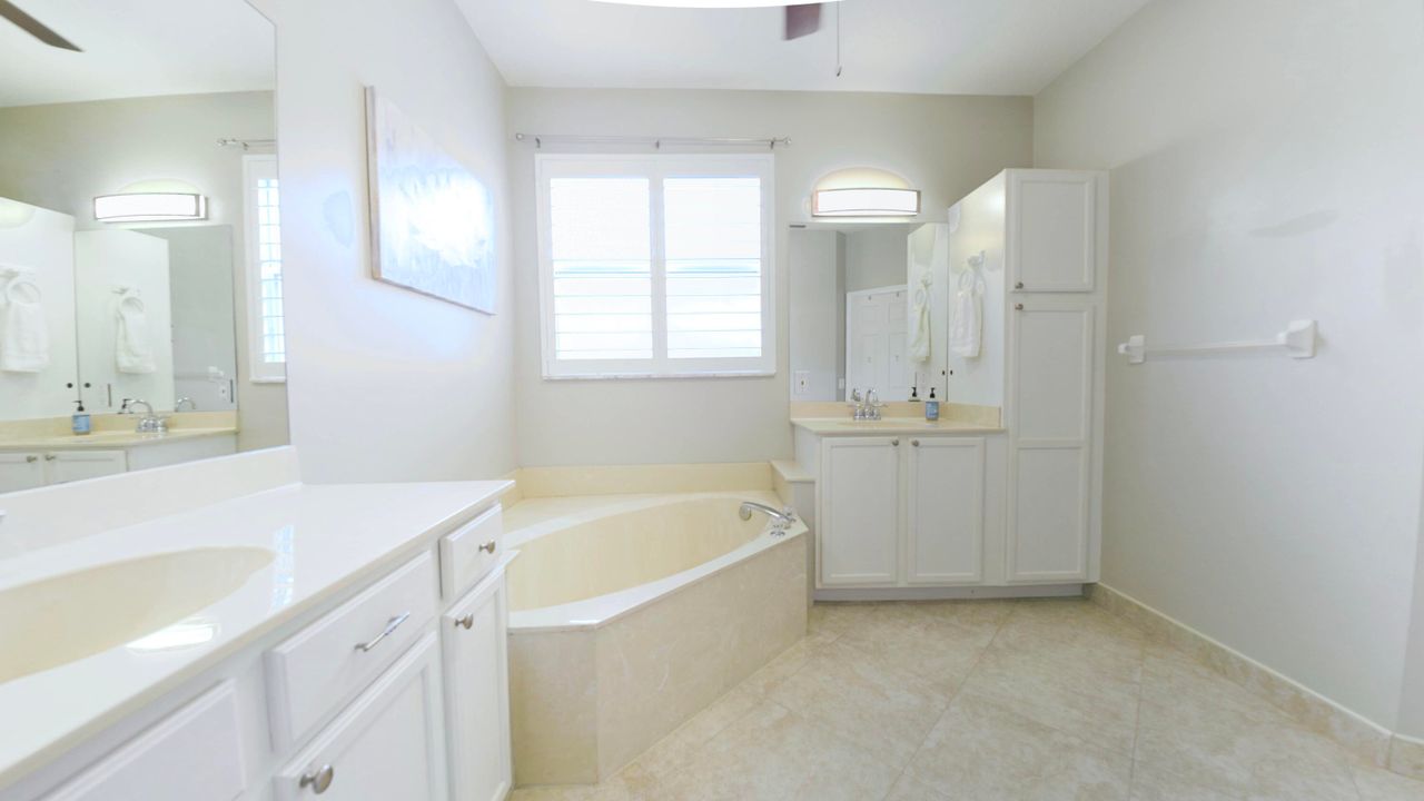 For Sale: $979,900 (6 beds, 3 baths, 2824 Square Feet)