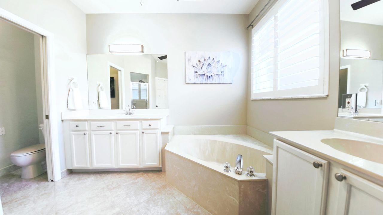 For Sale: $979,900 (6 beds, 3 baths, 2824 Square Feet)