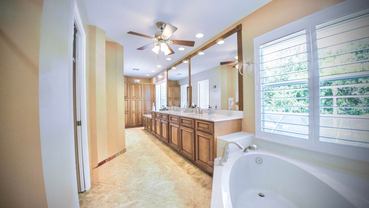 For Sale: $979,900 (6 beds, 3 baths, 2824 Square Feet)