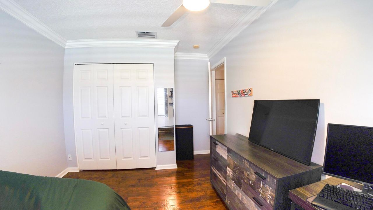 For Sale: $979,900 (6 beds, 3 baths, 2824 Square Feet)