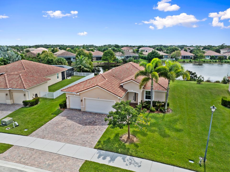 For Sale: $725,000 (4 beds, 3 baths, 2415 Square Feet)