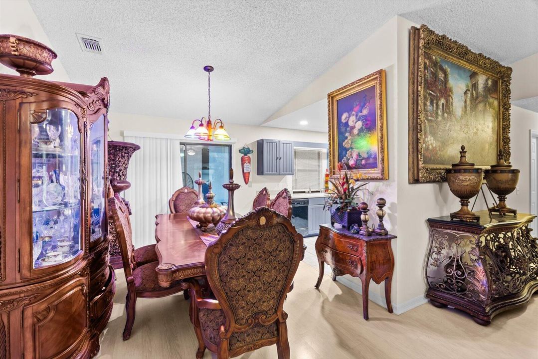 待售: $319,000 (3 贝兹, 2 浴室, 1312 平方英尺)