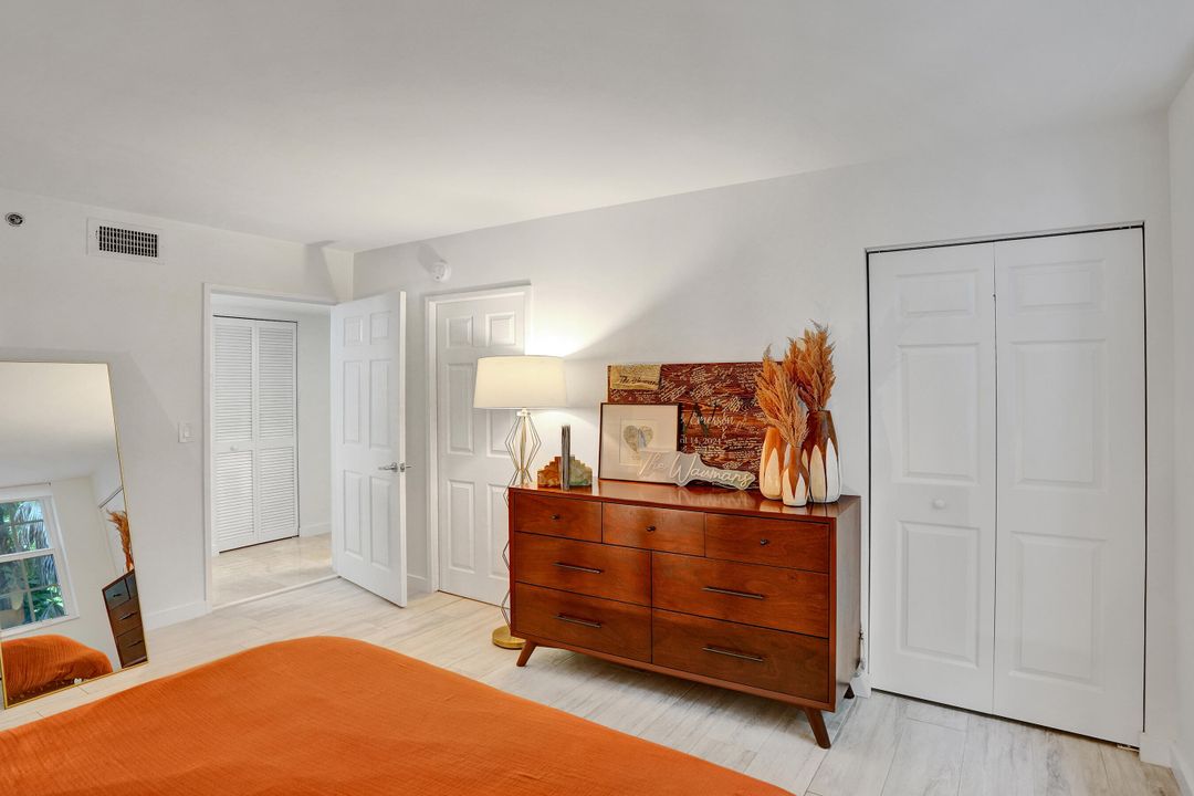 For Sale: $399,999 (2 beds, 2 baths, 1303 Square Feet)