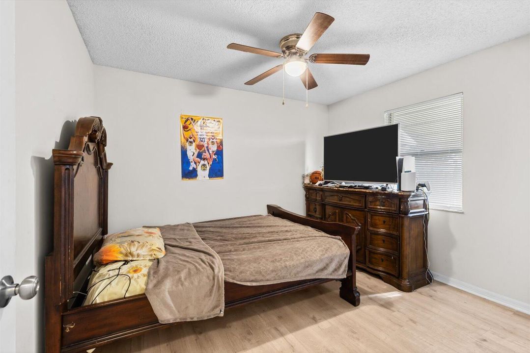 待售: $319,000 (3 贝兹, 2 浴室, 1312 平方英尺)