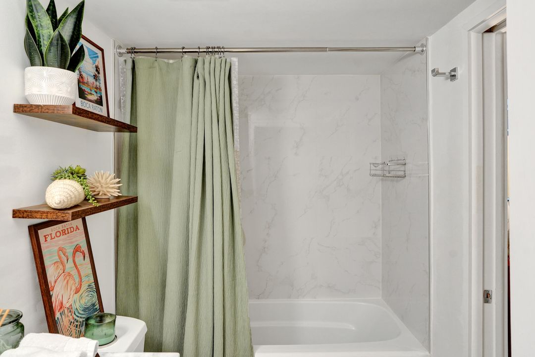 For Sale: $399,999 (2 beds, 2 baths, 1303 Square Feet)