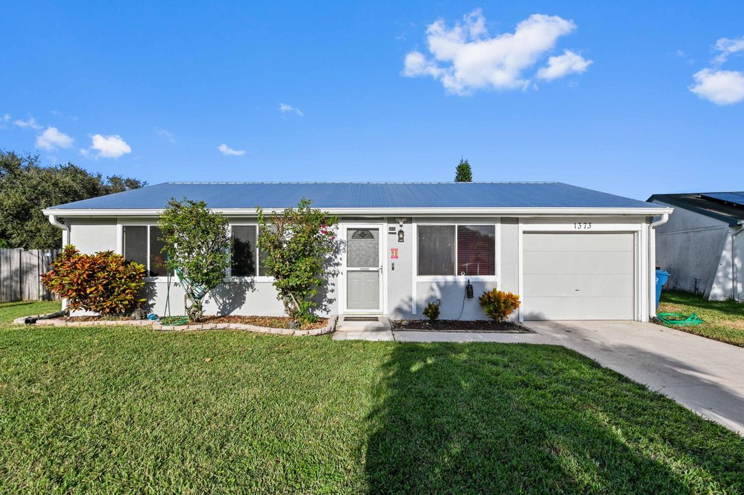 Active With Contract: $475,000 (3 beds, 2 baths, 1152 Square Feet)