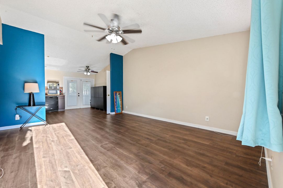 Active With Contract: $475,000 (3 beds, 2 baths, 1152 Square Feet)