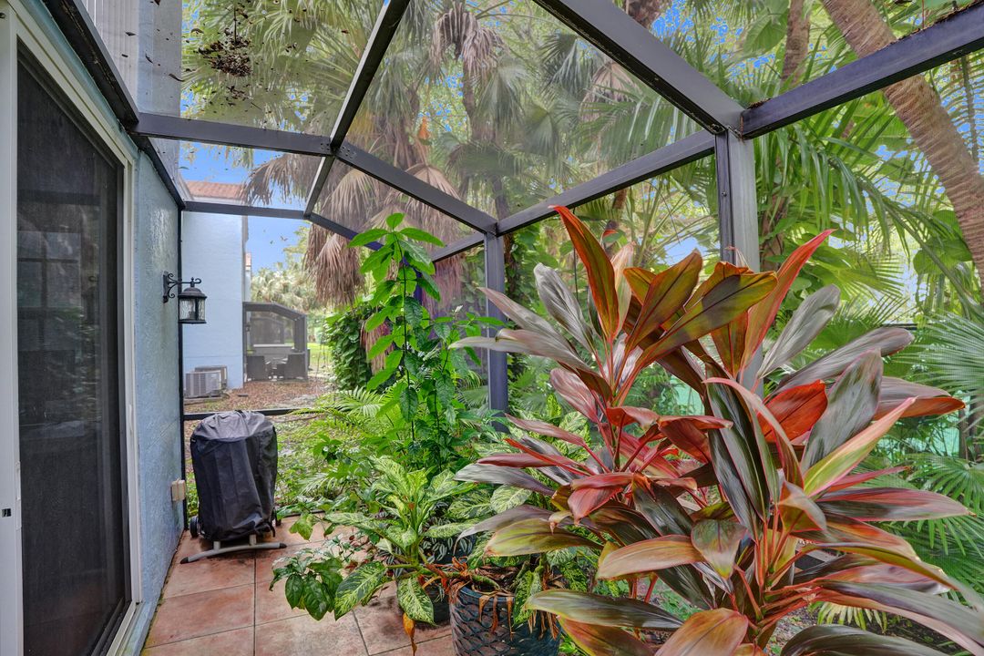 For Sale: $399,999 (2 beds, 2 baths, 1303 Square Feet)