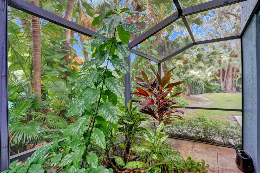 For Sale: $399,999 (2 beds, 2 baths, 1303 Square Feet)