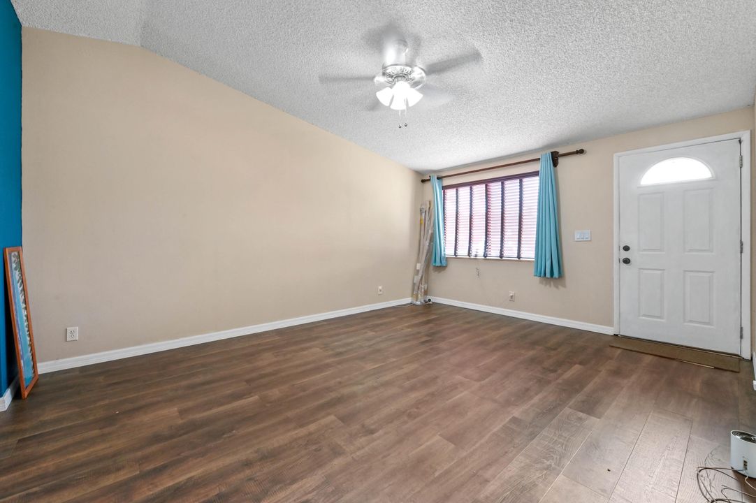 Active With Contract: $475,000 (3 beds, 2 baths, 1152 Square Feet)