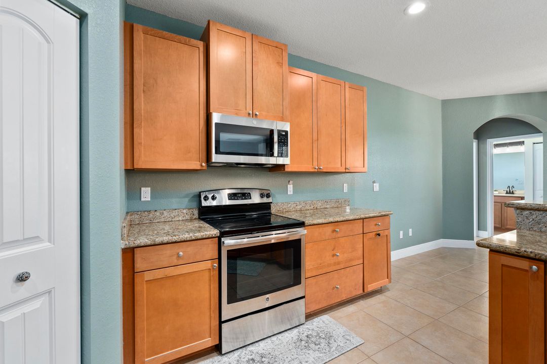 For Sale: $725,000 (4 beds, 3 baths, 2415 Square Feet)