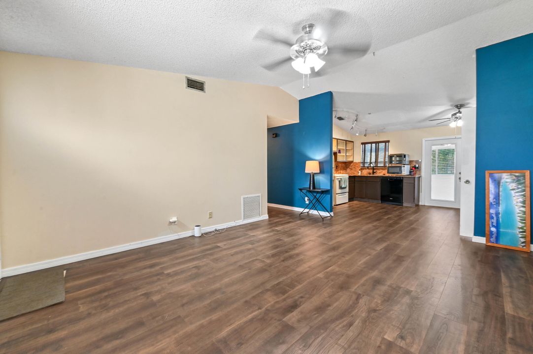 Active With Contract: $475,000 (3 beds, 2 baths, 1152 Square Feet)