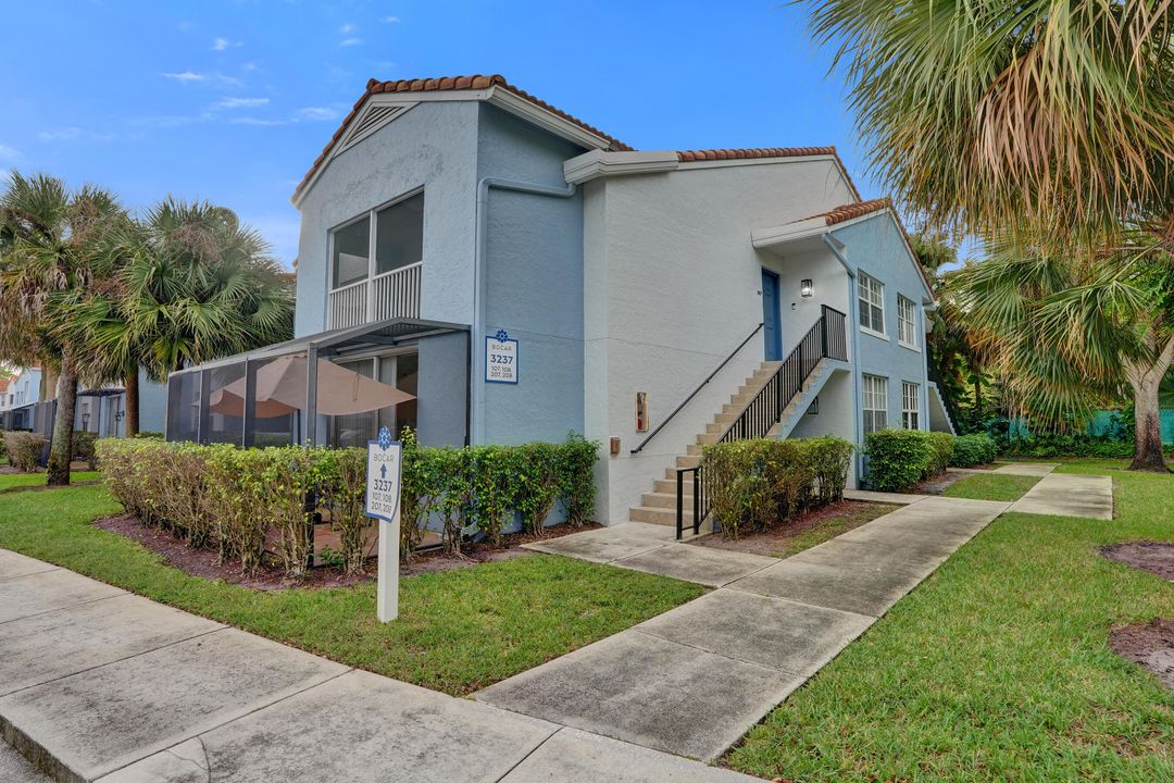 For Sale: $399,999 (2 beds, 2 baths, 1303 Square Feet)