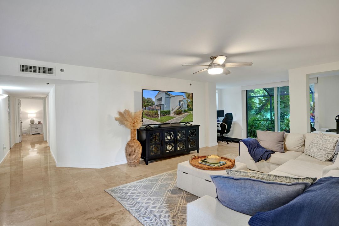 For Sale: $399,999 (2 beds, 2 baths, 1303 Square Feet)