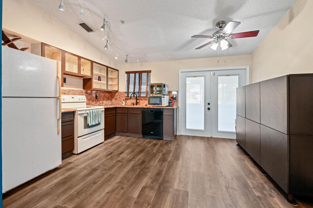 Active With Contract: $475,000 (3 beds, 2 baths, 1152 Square Feet)