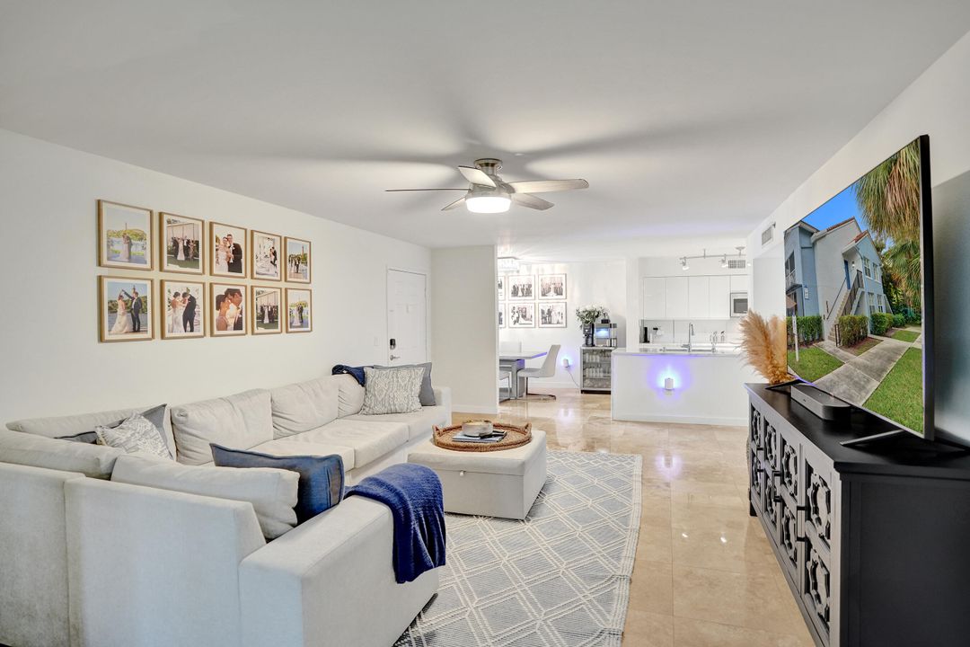 For Sale: $399,999 (2 beds, 2 baths, 1303 Square Feet)