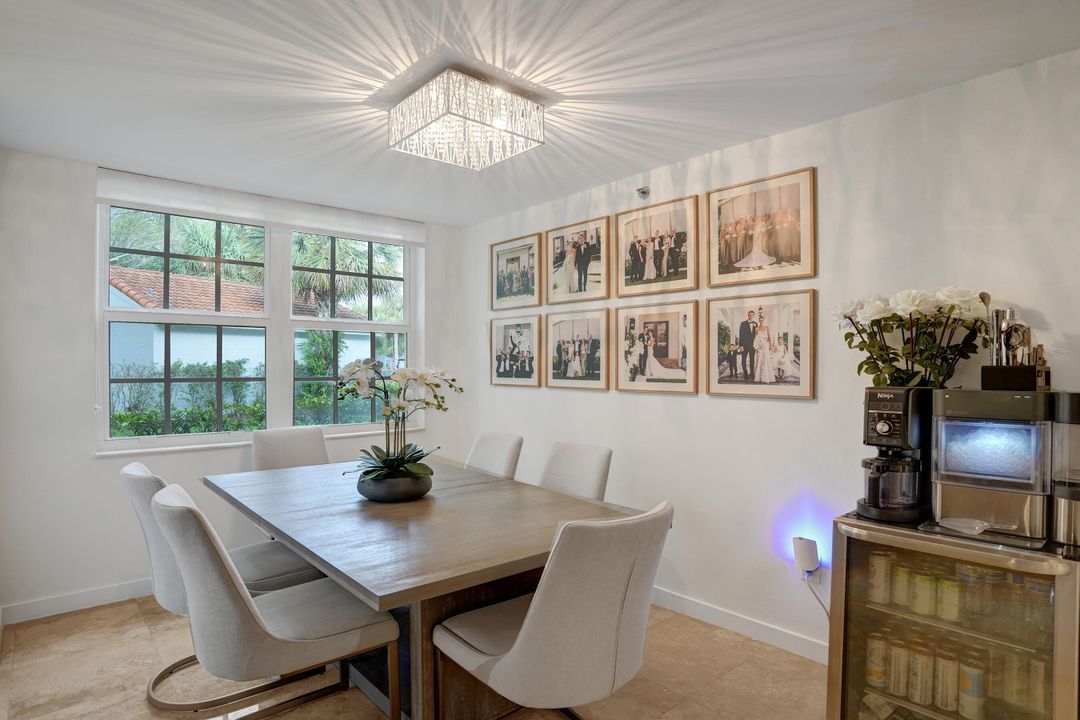 For Sale: $399,999 (2 beds, 2 baths, 1303 Square Feet)