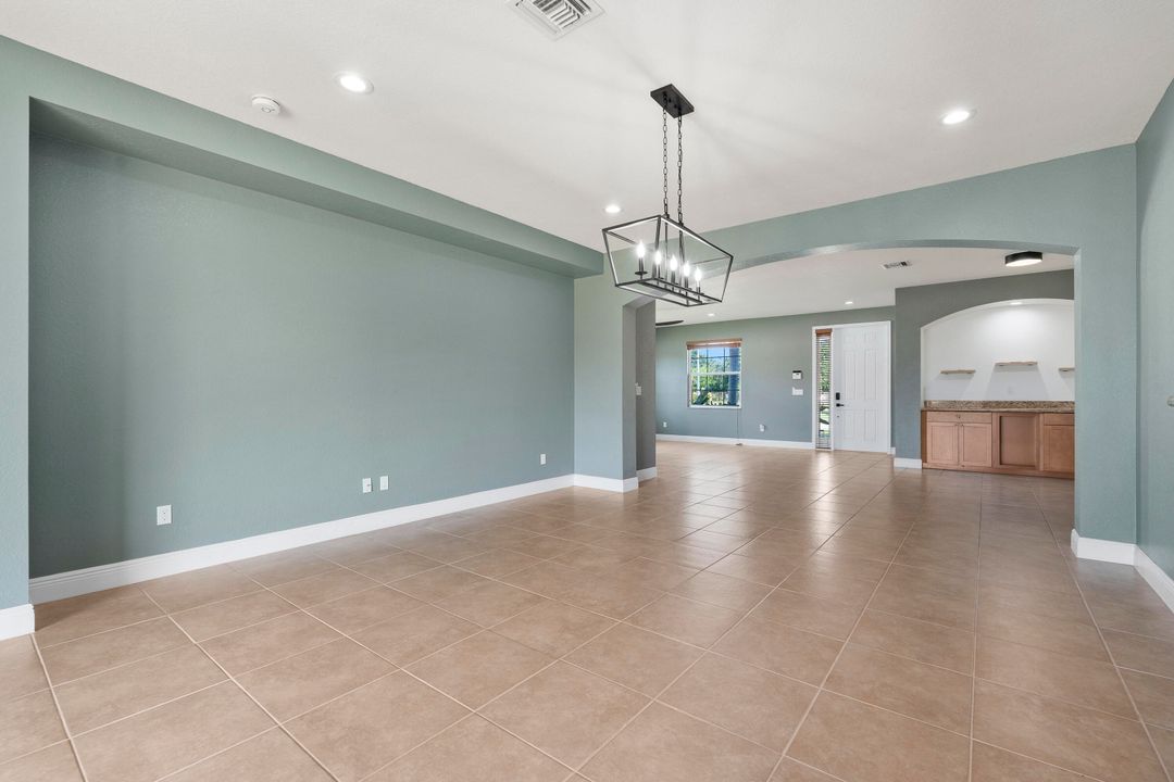 For Sale: $725,000 (4 beds, 3 baths, 2415 Square Feet)