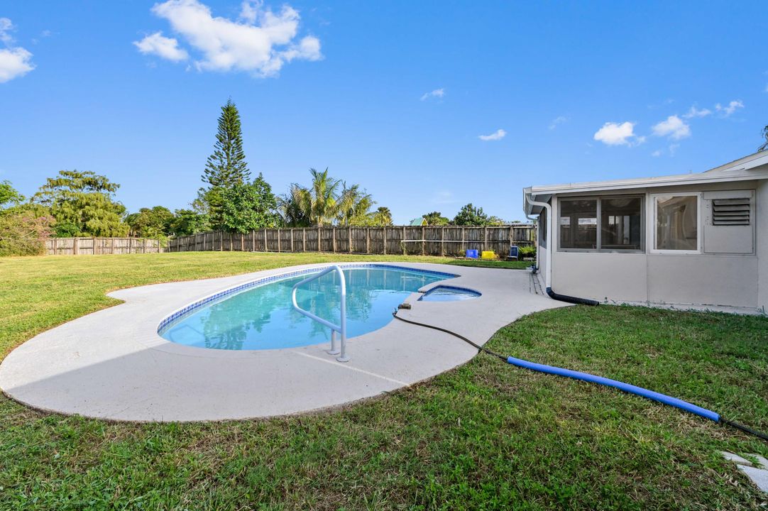 Active With Contract: $475,000 (3 beds, 2 baths, 1152 Square Feet)