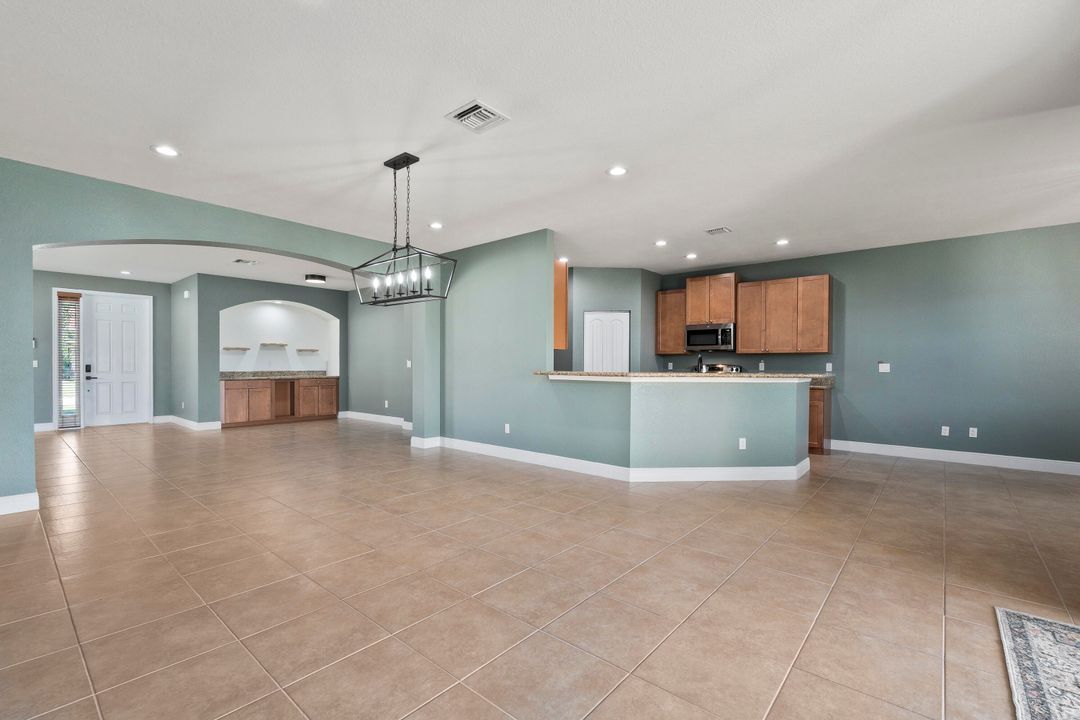 For Sale: $725,000 (4 beds, 3 baths, 2415 Square Feet)