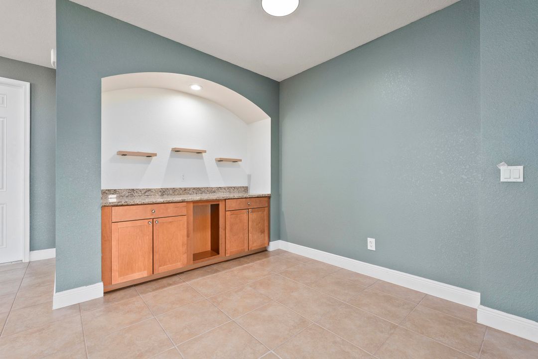 For Sale: $725,000 (4 beds, 3 baths, 2415 Square Feet)