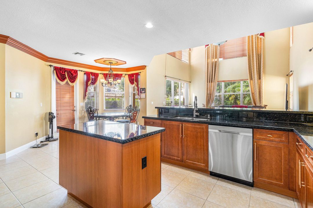 待售: $1,100,000 (5 贝兹, 4 浴室, 3818 平方英尺)