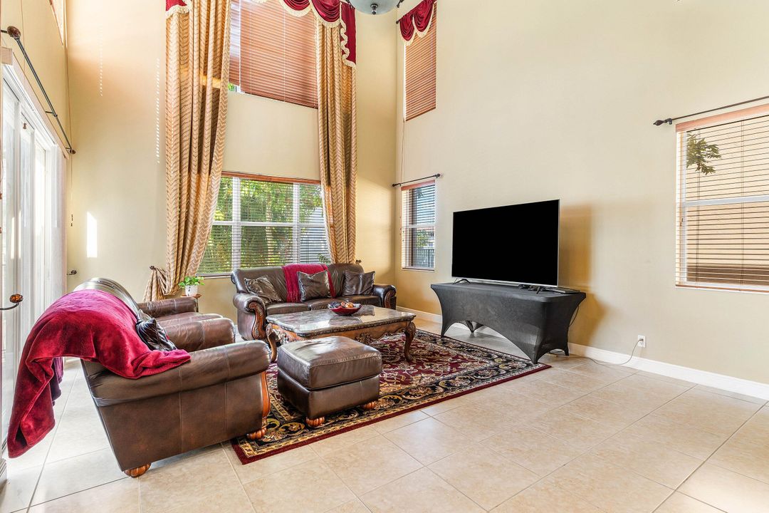 待售: $1,100,000 (5 贝兹, 4 浴室, 3818 平方英尺)