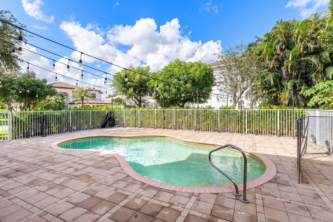 待售: $1,100,000 (5 贝兹, 4 浴室, 3818 平方英尺)