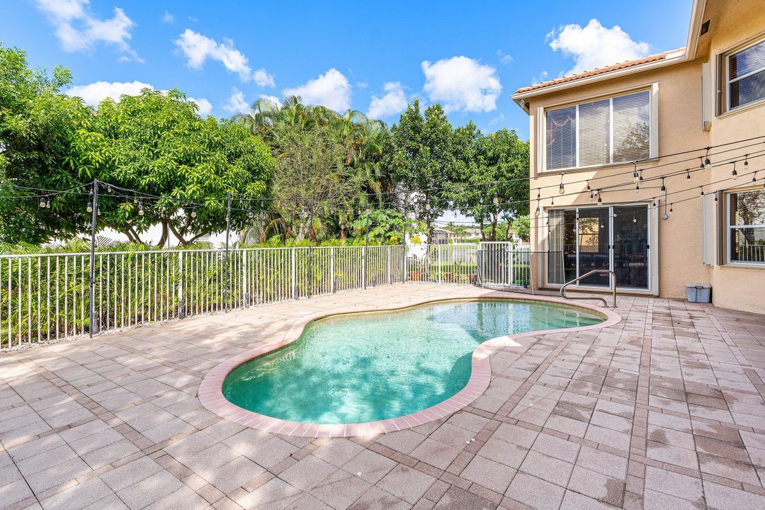 待售: $1,100,000 (5 贝兹, 4 浴室, 3818 平方英尺)