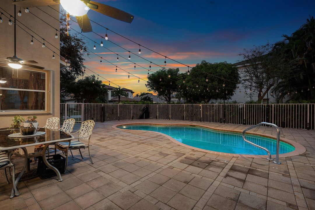 待售: $1,100,000 (5 贝兹, 4 浴室, 3818 平方英尺)