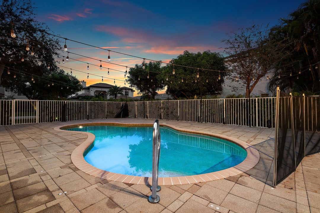 待售: $1,100,000 (5 贝兹, 4 浴室, 3818 平方英尺)