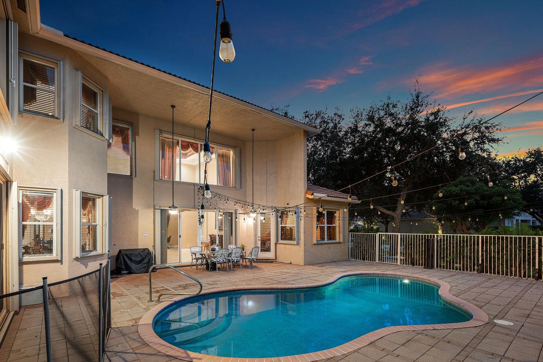 待售: $1,100,000 (5 贝兹, 4 浴室, 3818 平方英尺)