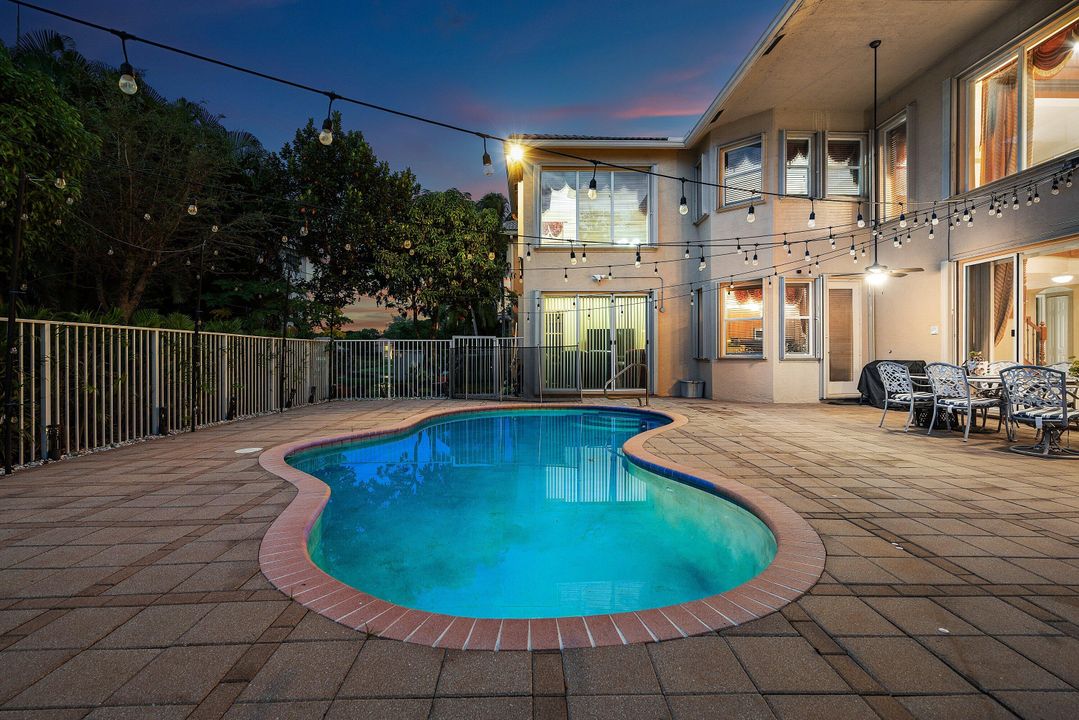 待售: $1,100,000 (5 贝兹, 4 浴室, 3818 平方英尺)