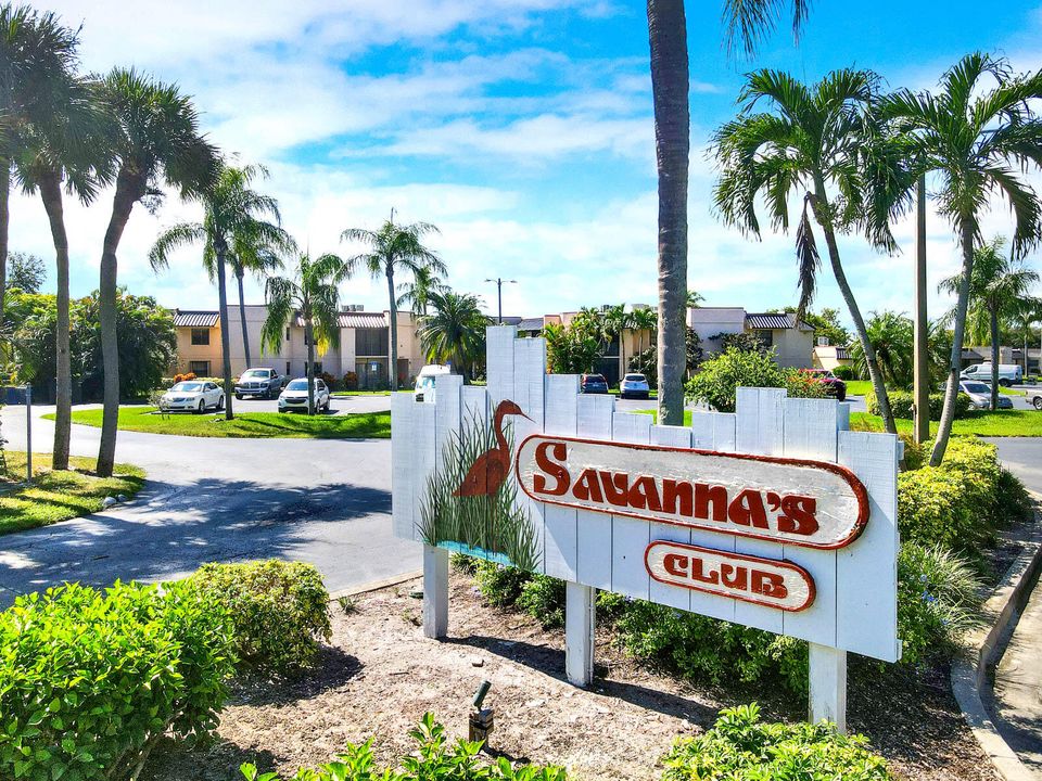 For Sale: $264,900 (2 beds, 2 baths, 903 Square Feet)