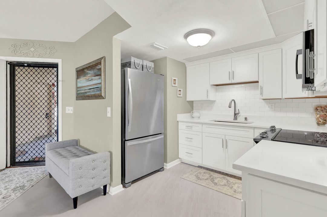 For Sale: $264,900 (2 beds, 2 baths, 903 Square Feet)