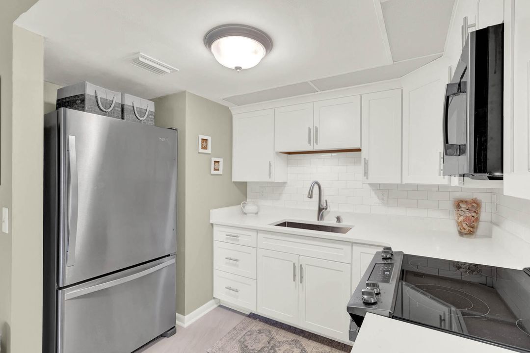 For Sale: $264,900 (2 beds, 2 baths, 903 Square Feet)