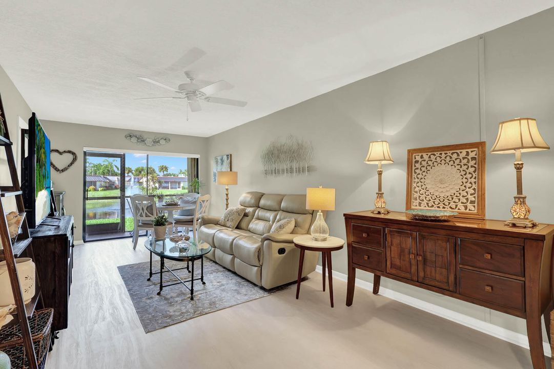 For Sale: $264,900 (2 beds, 2 baths, 903 Square Feet)