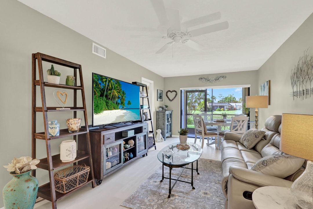 For Sale: $264,900 (2 beds, 2 baths, 903 Square Feet)