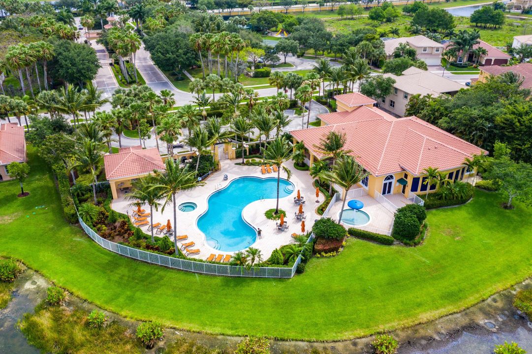 待售: $1,100,000 (5 贝兹, 4 浴室, 3818 平方英尺)