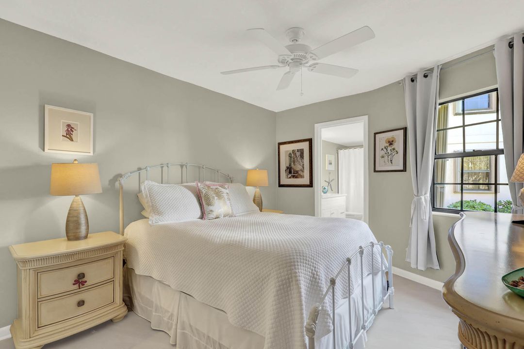 For Sale: $264,900 (2 beds, 2 baths, 903 Square Feet)