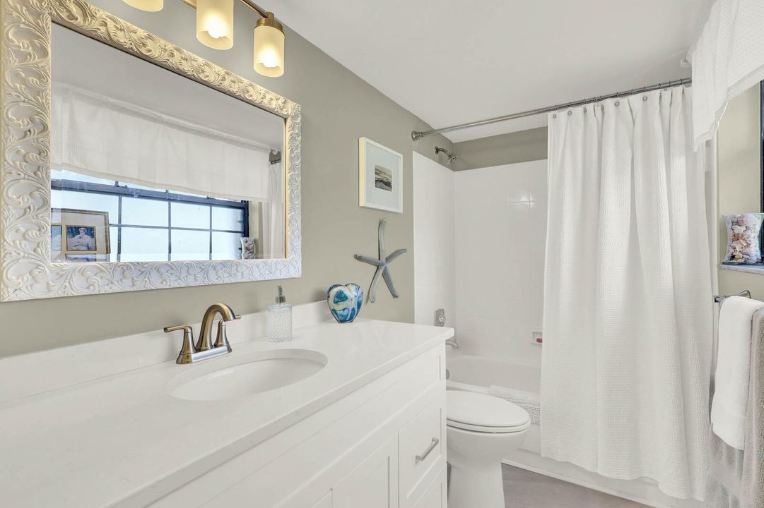 For Sale: $264,900 (2 beds, 2 baths, 903 Square Feet)