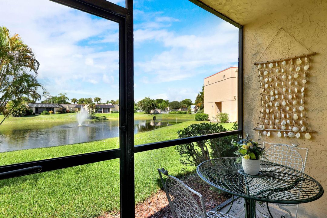 For Sale: $264,900 (2 beds, 2 baths, 903 Square Feet)